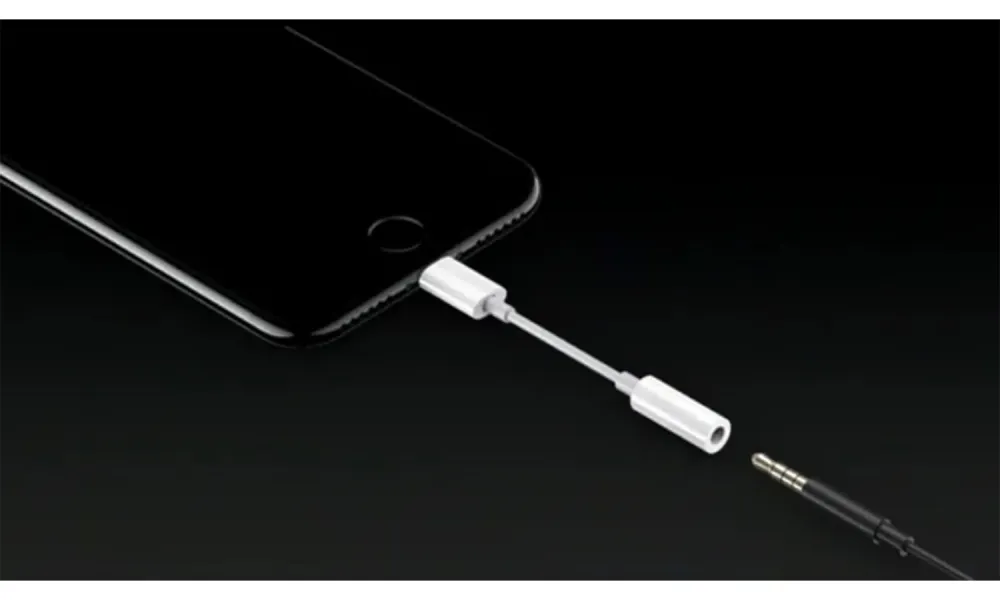 Apple Phases Out Lightning Accessories